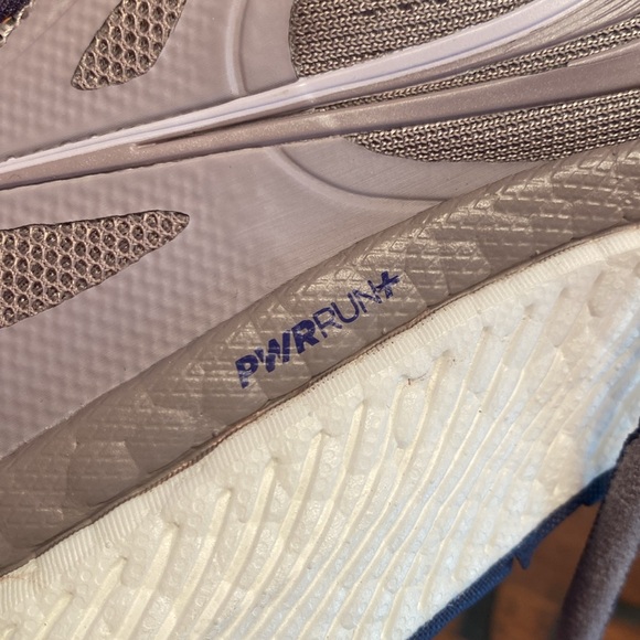 NWOT, Saucany,  Hurricane 23 shoes. - Picture 10 of 12